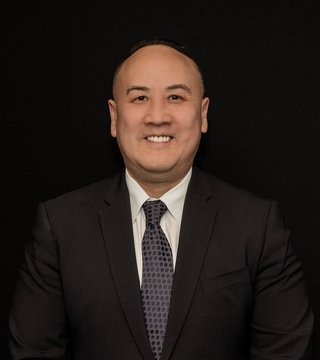 Les  Yong